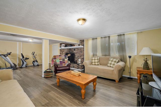 1338 Blackberry Lane, Crane, MO 65633