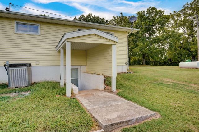 1338 Blackberry Lane, Crane, MO 65633