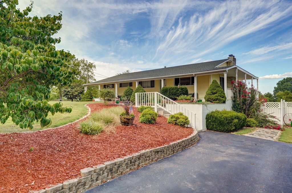 1338 Blackberry Lane, Crane, MO 65633