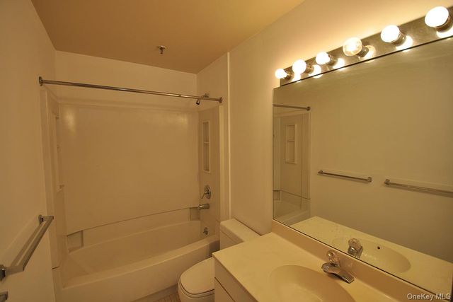 55 McKinley D1-13, White Plains, NY 10606