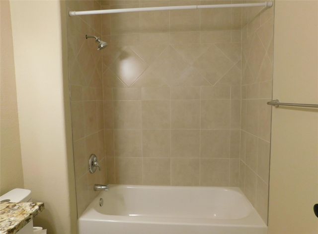 500 Wanta Hide A Way DR, Spicewood, TX 78669