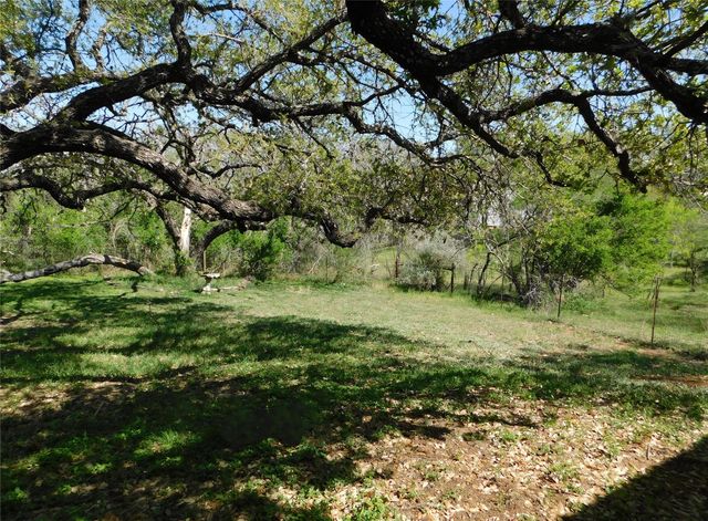 500 Wanta Hide A Way DR, Spicewood, TX 78669