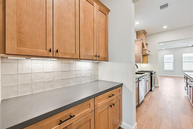 2519 S Houston Avenue, Pearland, TX 77581