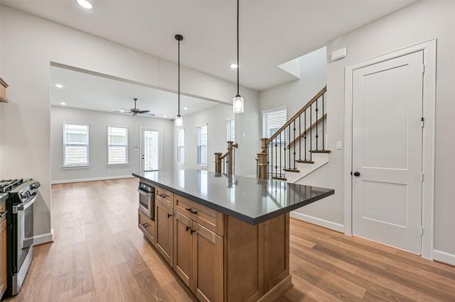 2519 S Houston Avenue, Pearland, TX 77581