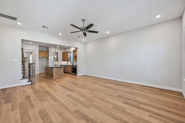 2519 S Houston Avenue, Pearland, TX 77581