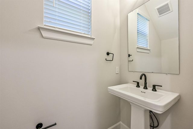 2519 S Houston Avenue, Pearland, TX 77581