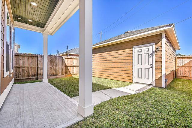 2519 S Houston Avenue, Pearland, TX 77581