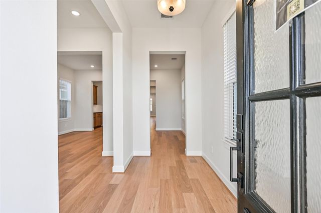 2519 S Houston Avenue, Pearland, TX 77581