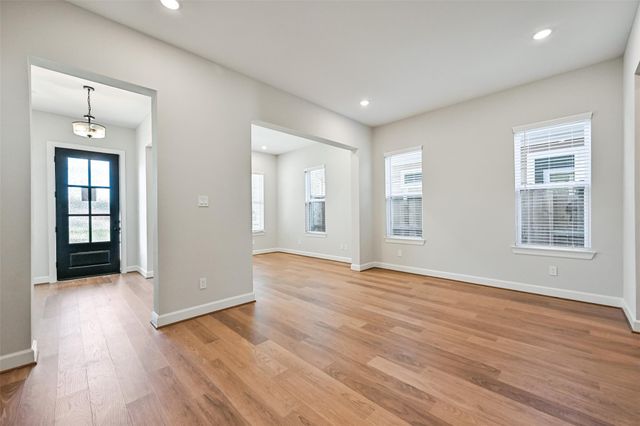 2519 S Houston Avenue, Pearland, TX 77581