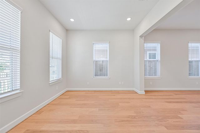 2519 S Houston Avenue, Pearland, TX 77581