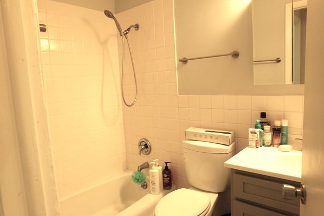 10381 Dearlove Road 2K, Glenview, IL 60025