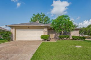 4511 Hunter Green Court, Fresno, TX 77545