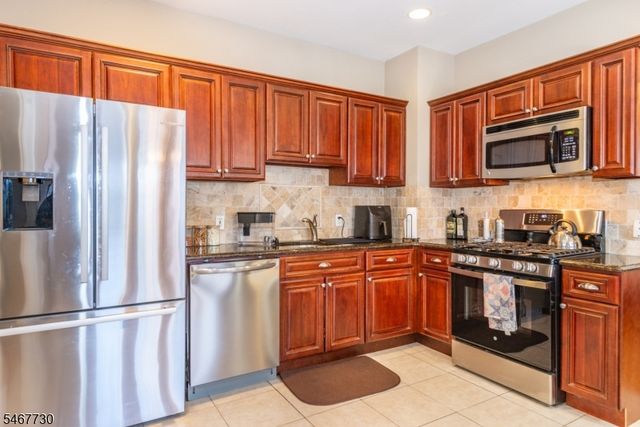 52 Redman Pl, Totowa Boro, NJ 07512
