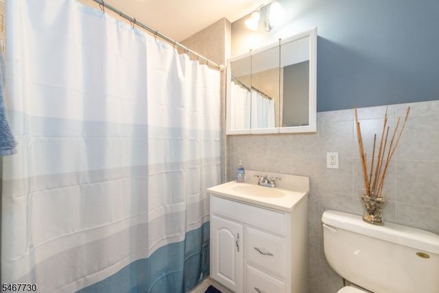 52 Redman Pl, Totowa Boro, NJ 07512