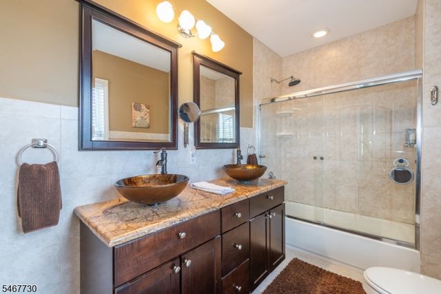 52 Redman Pl, Totowa Boro, NJ 07512