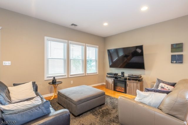 52 Redman Pl, Totowa Boro, NJ 07512