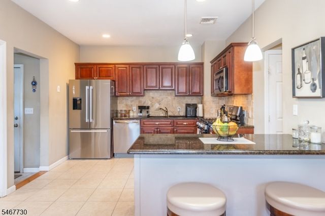 52 Redman Pl, Totowa Boro, NJ 07512