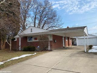 30248 Rosebriar Street, St Clair Shores, MI 48082