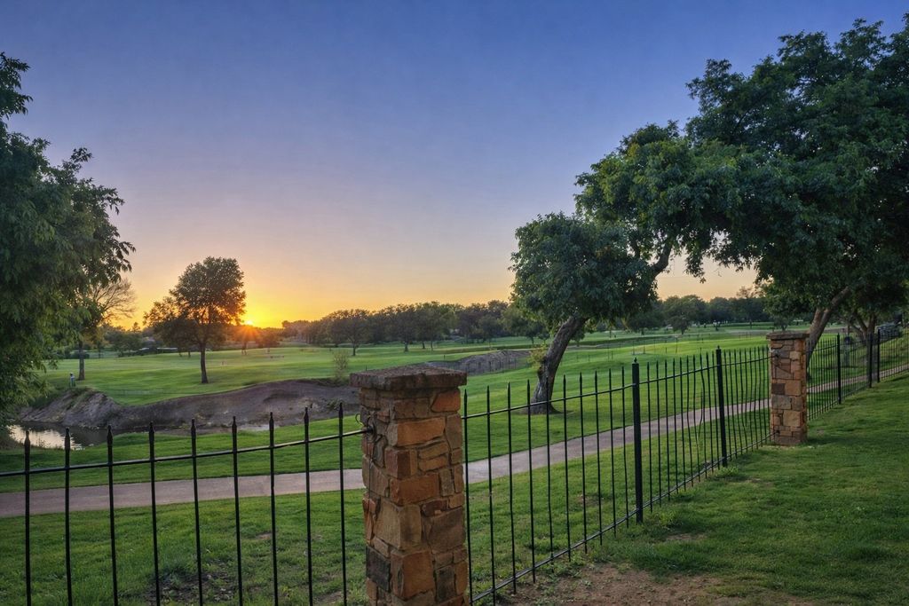 5981 Arapaho Road 1003, Dallas, TX 75248