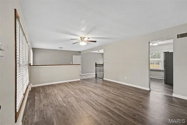 6706 Vineland Drive, Hazelwood, MO 63042
