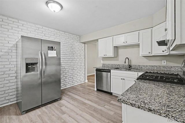 6706 Vineland Drive, Hazelwood, MO 63042