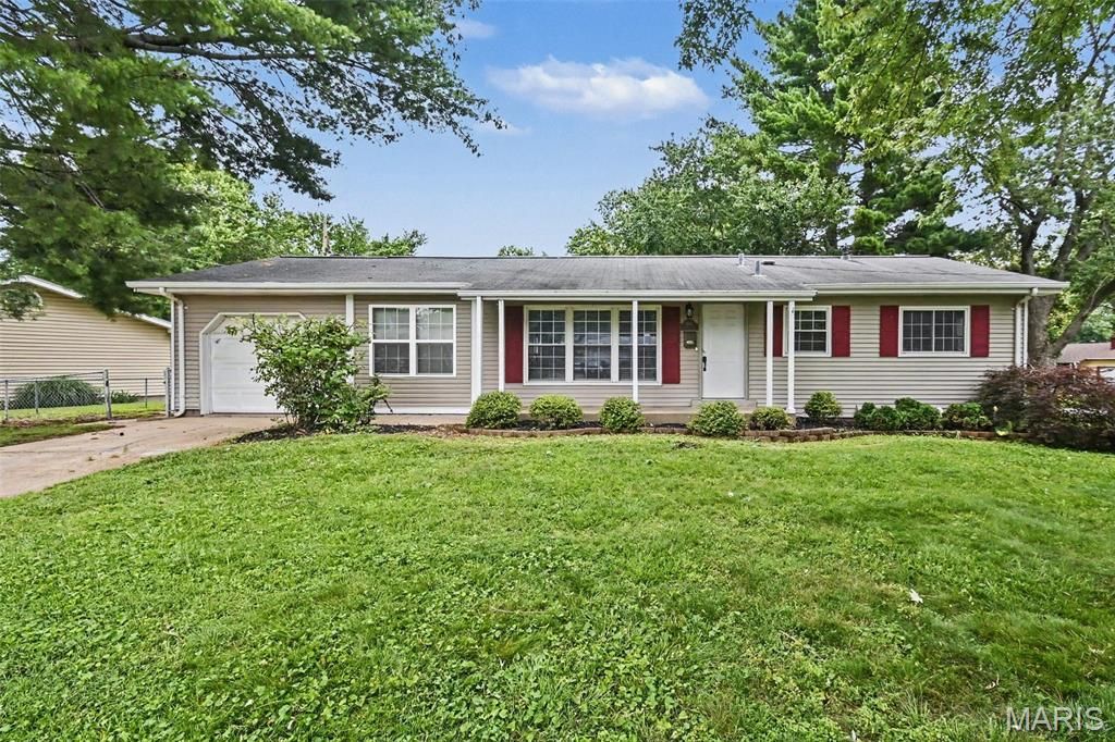 6706 Vineland Drive, Hazelwood, MO 63042