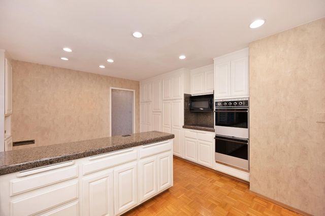 1106 Commons Dr, Sacramento, CA 95825