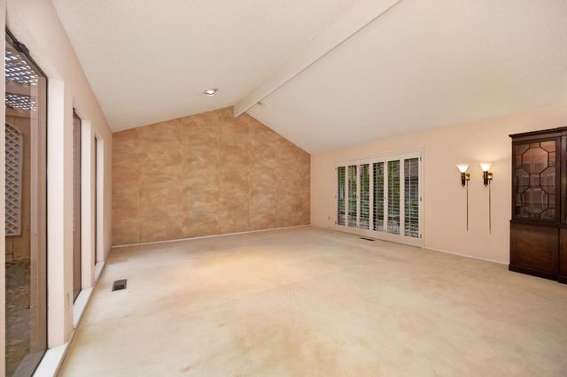 1106 Commons Dr, Sacramento, CA 95825