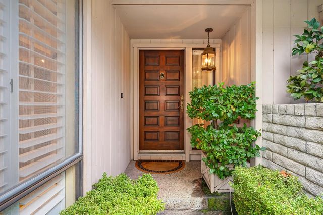 1106 Commons Dr, Sacramento, CA 95825