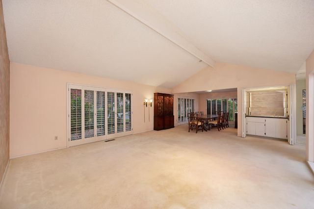 1106 Commons Dr, Sacramento, CA 95825