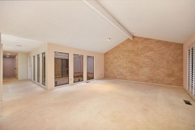 1106 Commons Dr, Sacramento, CA 95825