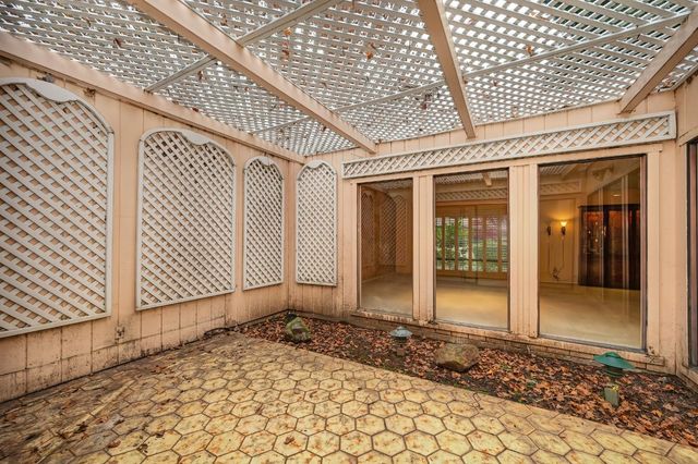 1106 Commons Dr, Sacramento, CA 95825