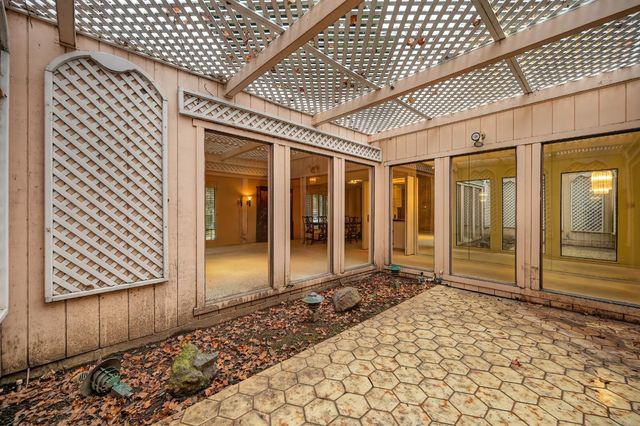 1106 Commons Dr, Sacramento, CA 95825