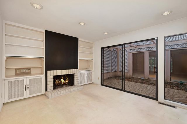 1106 Commons Dr, Sacramento, CA 95825