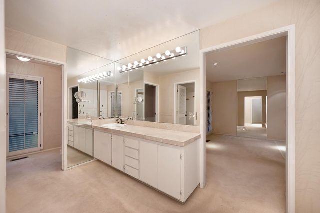 1106 Commons Dr, Sacramento, CA 95825