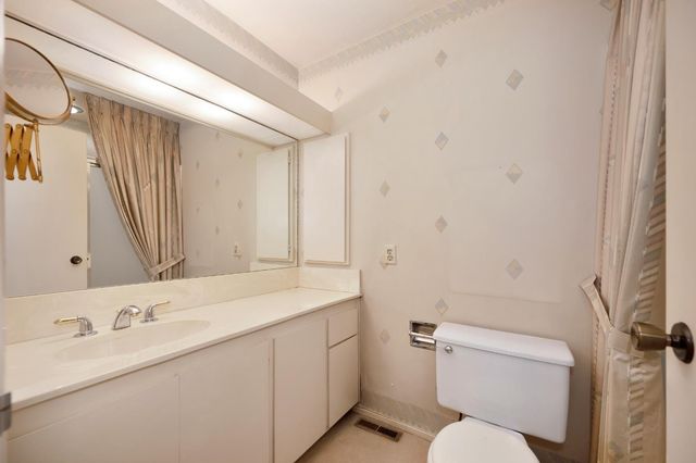 1106 Commons Dr, Sacramento, CA 95825