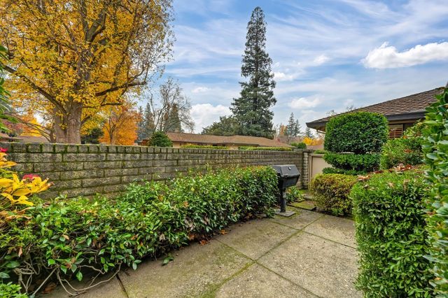 1106 Commons Dr, Sacramento, CA 95825