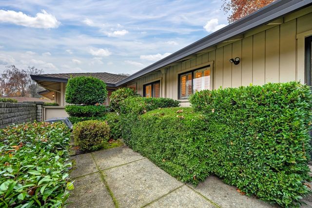 1106 Commons Dr, Sacramento, CA 95825