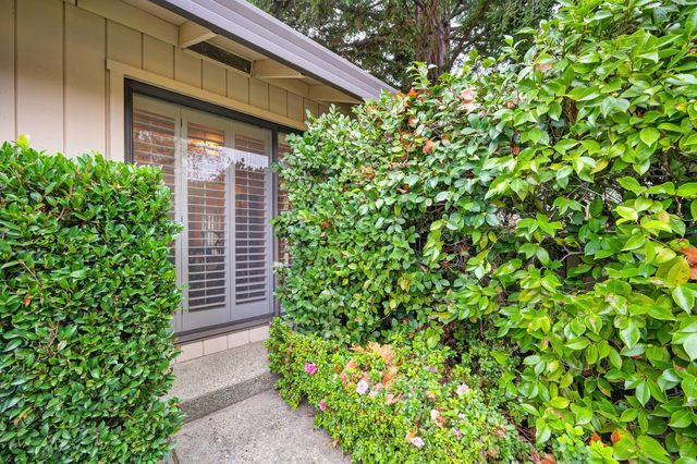 1106 Commons Dr, Sacramento, CA 95825