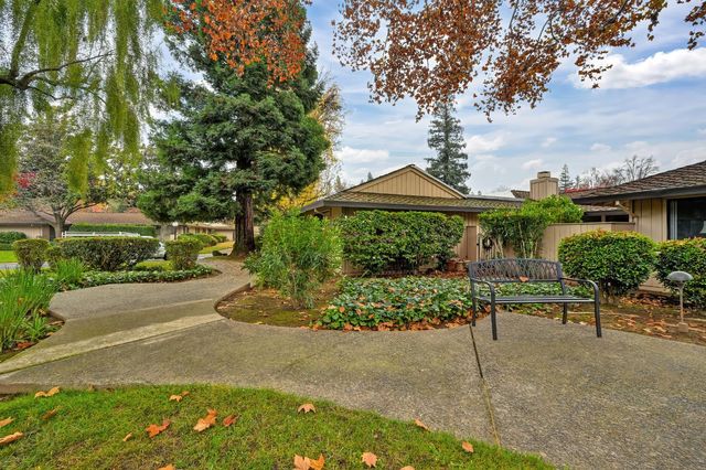 1106 Commons Dr, Sacramento, CA 95825