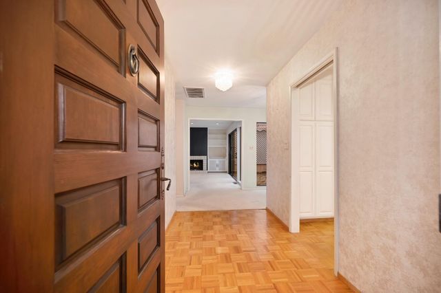 1106 Commons Dr, Sacramento, CA 95825