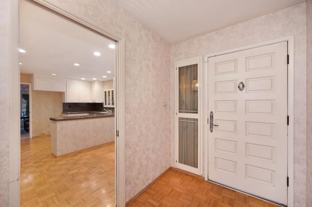 1106 Commons Dr, Sacramento, CA 95825