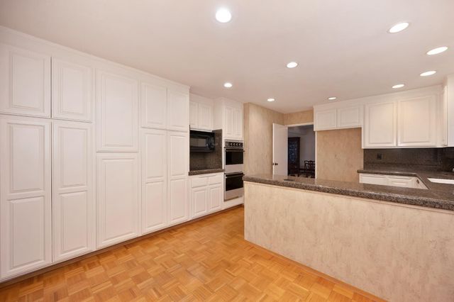 1106 Commons Dr, Sacramento, CA 95825