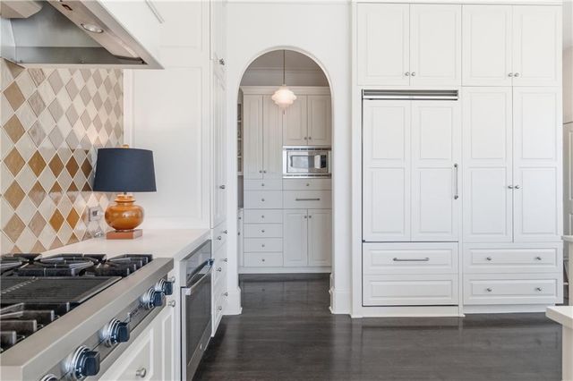 5211 W 149th Street, Leawood, KS 66224