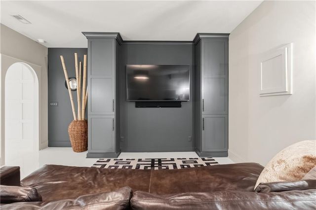 5211 W 149th Street, Leawood, KS 66224