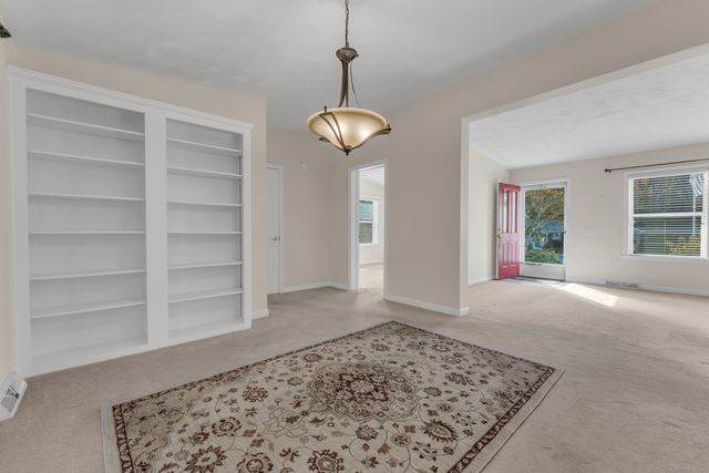 22 Heather Brook Road, Montville, CT 06382