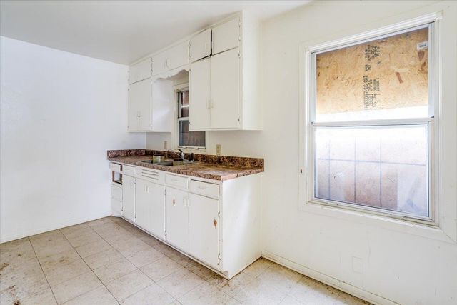 2343 N Poplar, Wichita, KS 67219