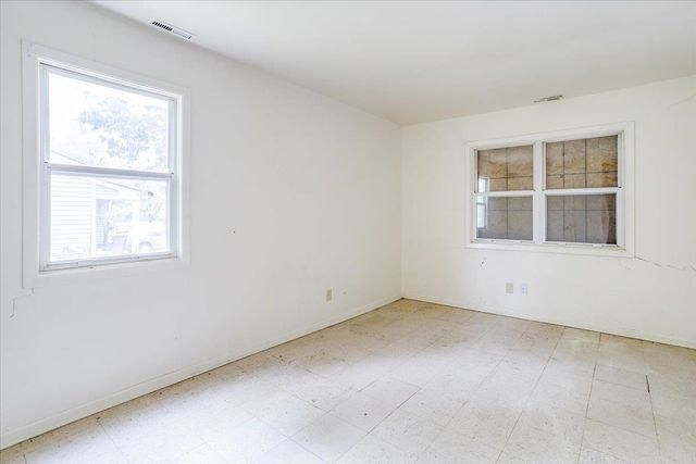 2343 N Poplar, Wichita, KS 67219