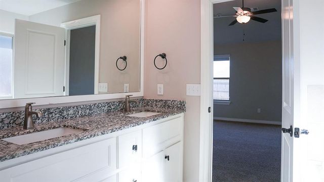 12200 Ava Grace Lane, Yukon, OK 73099