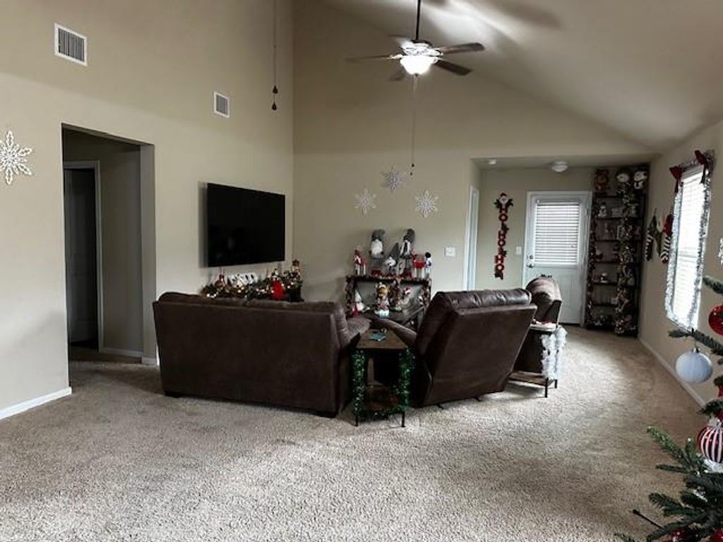 160 Voss, Kyle, TX 78640